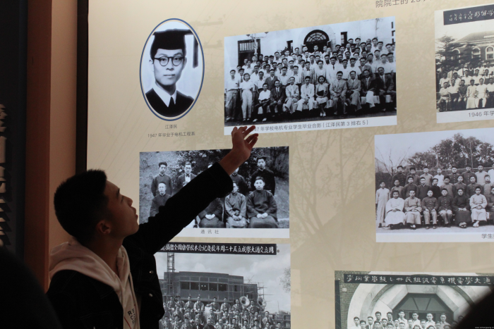 11-参观西迁博物馆-校友_UUID21549 11-参观西迁博物馆-校友_UUID21549