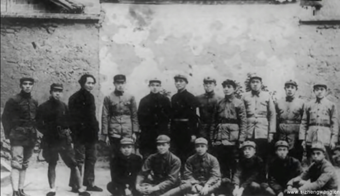 龙开富与战友们(后排左四_UUID11948 龙开富与战友们(后排左四_UUID11948