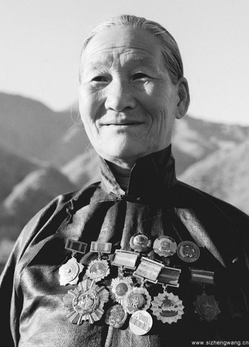 8-1子弟兵的母亲戎冠秀_UUID21551 8-1子弟兵的母亲戎冠秀_UUID21551