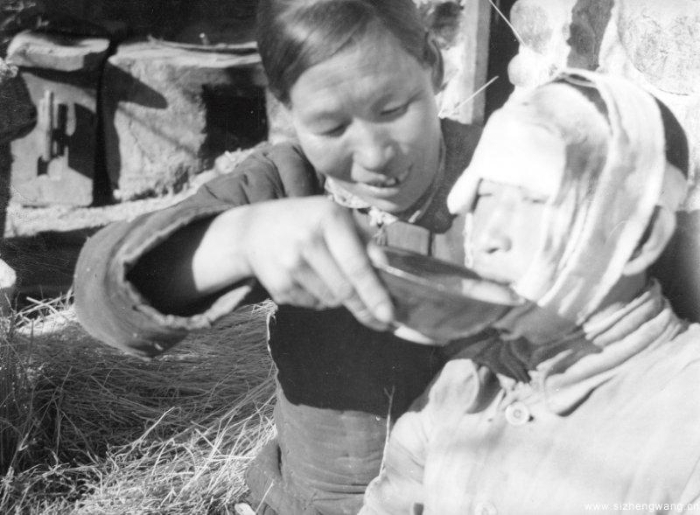 8-2戎冠秀救护八路军伤病员_UUID21551 8-2戎冠秀救护八路军伤病员_UUID21551