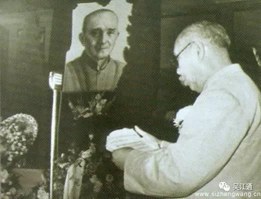 6-5追悼会上,董必武代表中共中央追认蓝公武为中<span class=