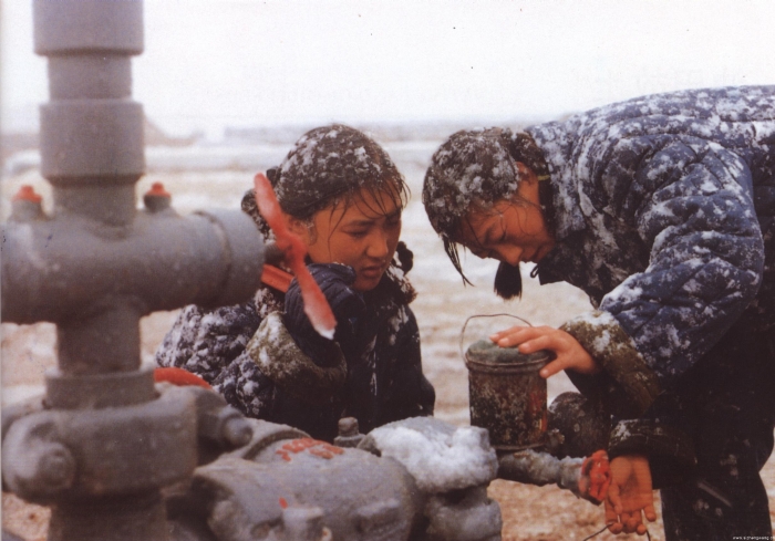 冒雪采集数据(来源:大庆油田历史陈列馆)_UUID22350 冒雪采集数据(来源:大庆油田历史陈列馆)_UUID22350