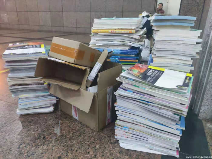 20-同学们捐赠的课本书籍_UUID11357 20-同学们捐赠的课本书籍_UUID11357